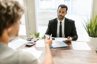 Courtier immobilier : rôle dans la simulation de prêt